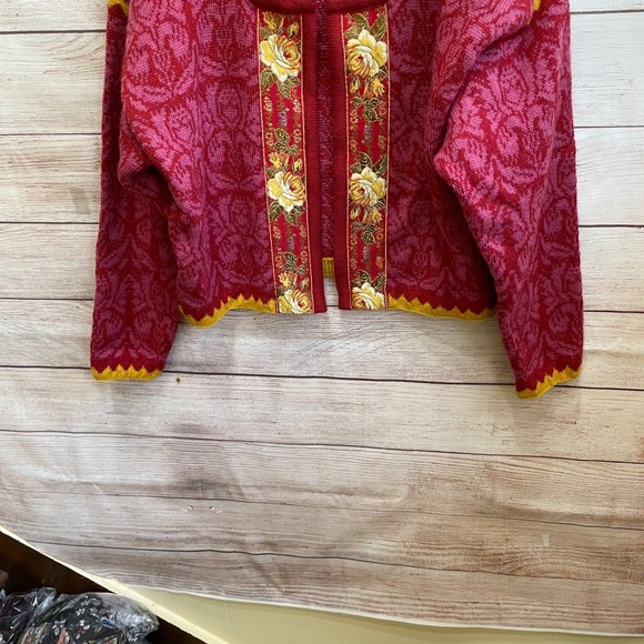 OLEANA PINK AND RED FLORAL‎ OPEN FRONT CARDIGAN SWEATER WITH BROCADE RIBBON TRIM - Picture 6 of 8
